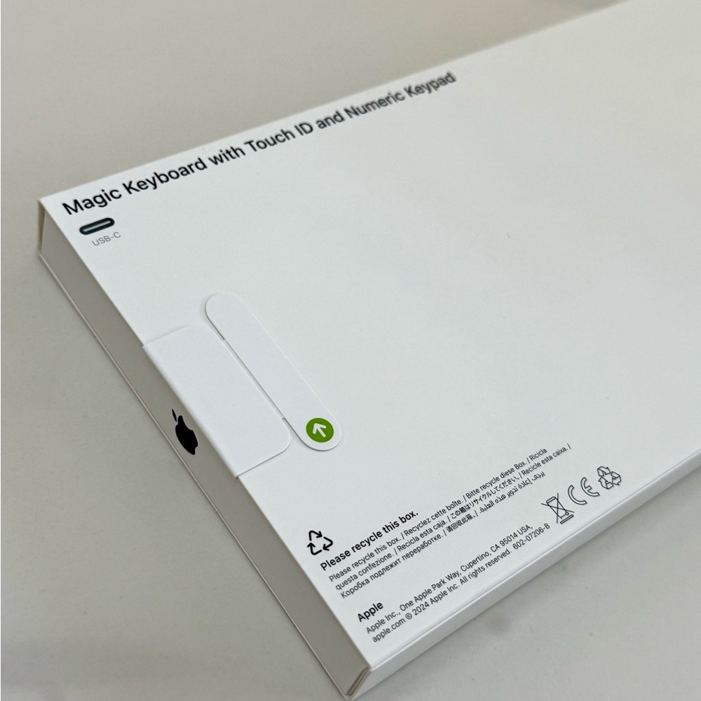 NWT - Apple Magic Keyboard with Touch ID - Picture 4 of 10